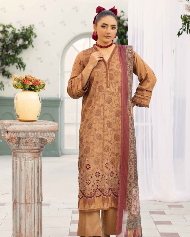 White/Off-White Luxury Embroidered 3-Piece Lawn Suit with Heavy Chiffon Dupatta product image